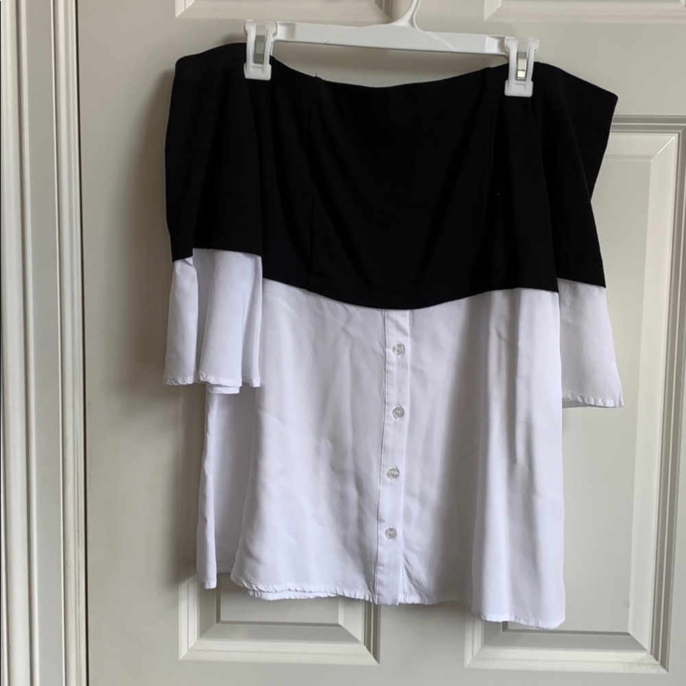 Off shoulder flowing Venus top